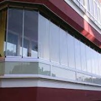 Cerramiento con zona fija y correderas de pvc